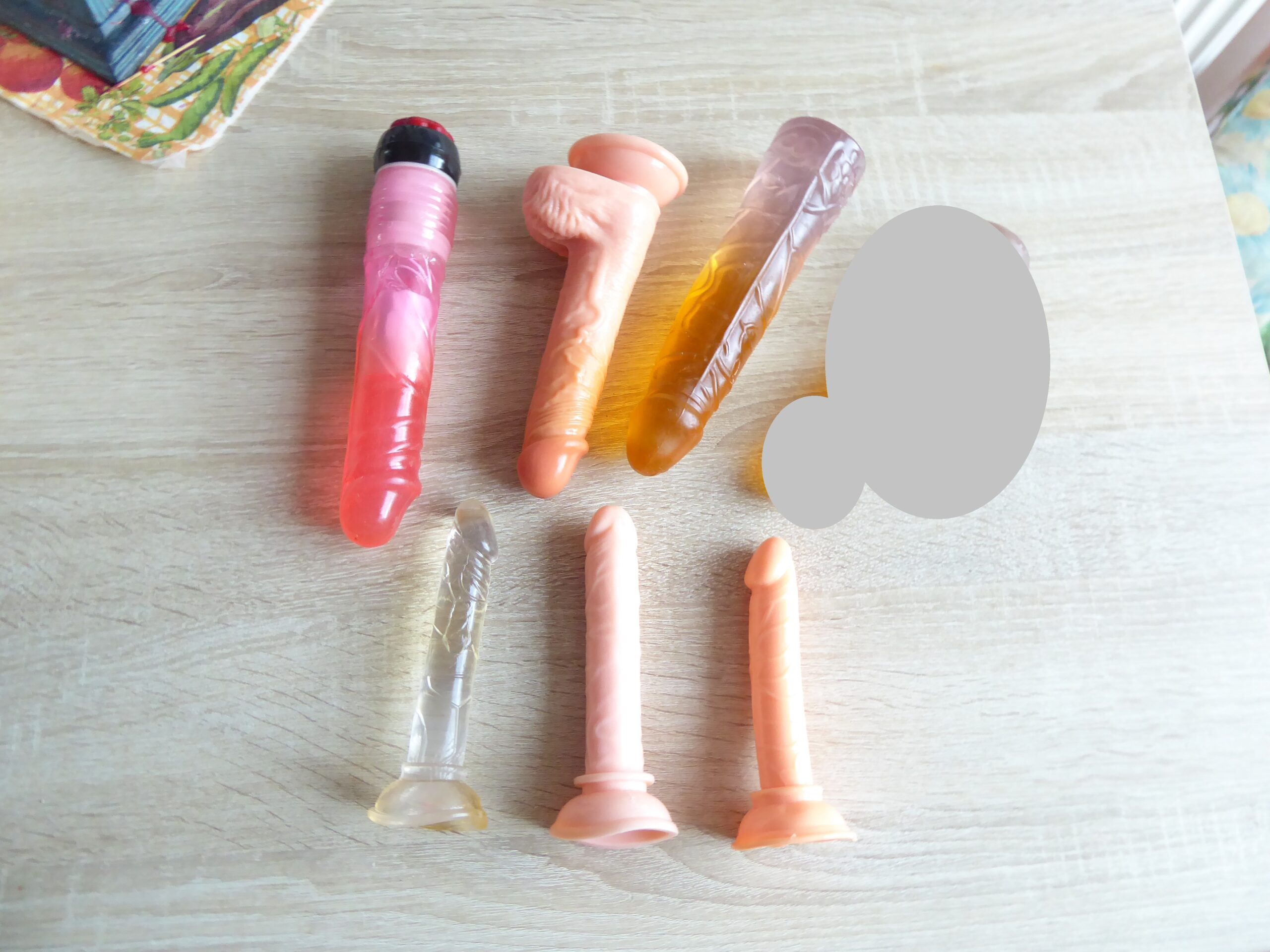 Bieten benutzte Dildos an